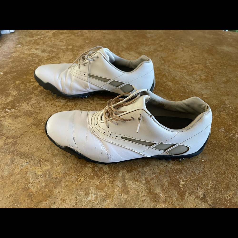 Golf shoes
